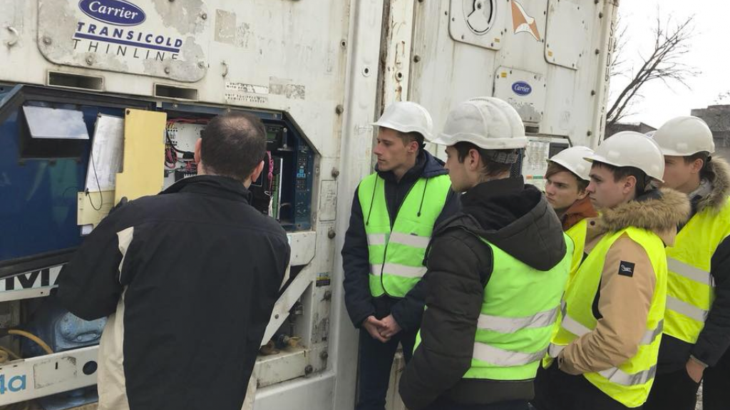 Visita de estudiantes de la Facultad de Ingeniería de Bajas Temperaturas y Mecánica de la Ingeniería