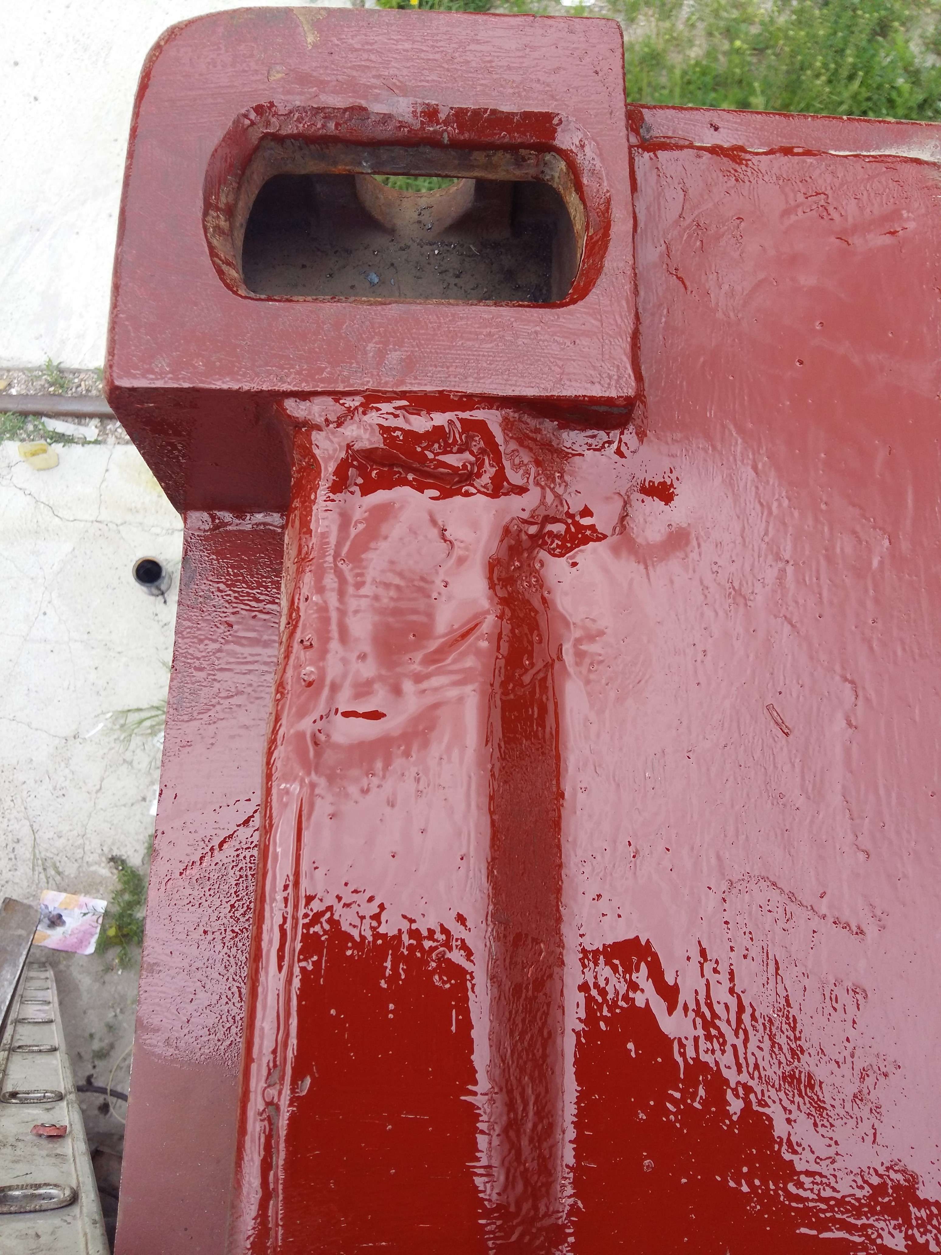 Through impact on the upper right fitting after